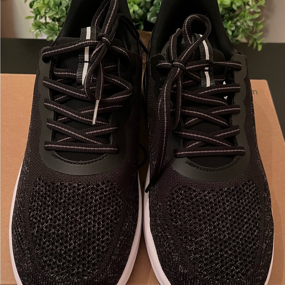 OrthoFeet Black Athletic Sneakers